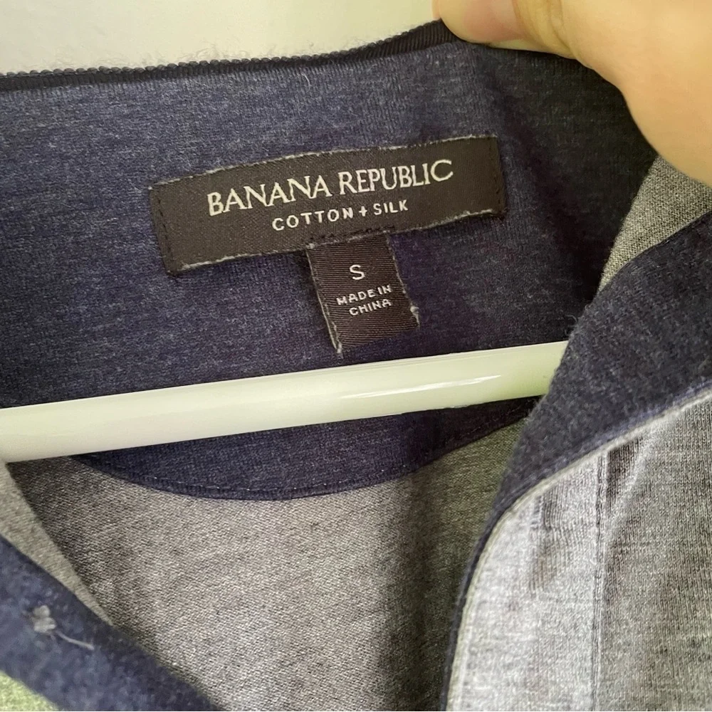 Banana Republic gray collared cotton silk blend short sleeve polo shirt